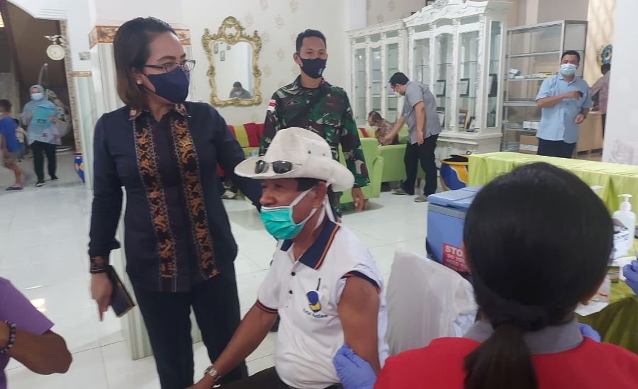 Ratu Wulla Gelar Vaksinasi Massal di SBD